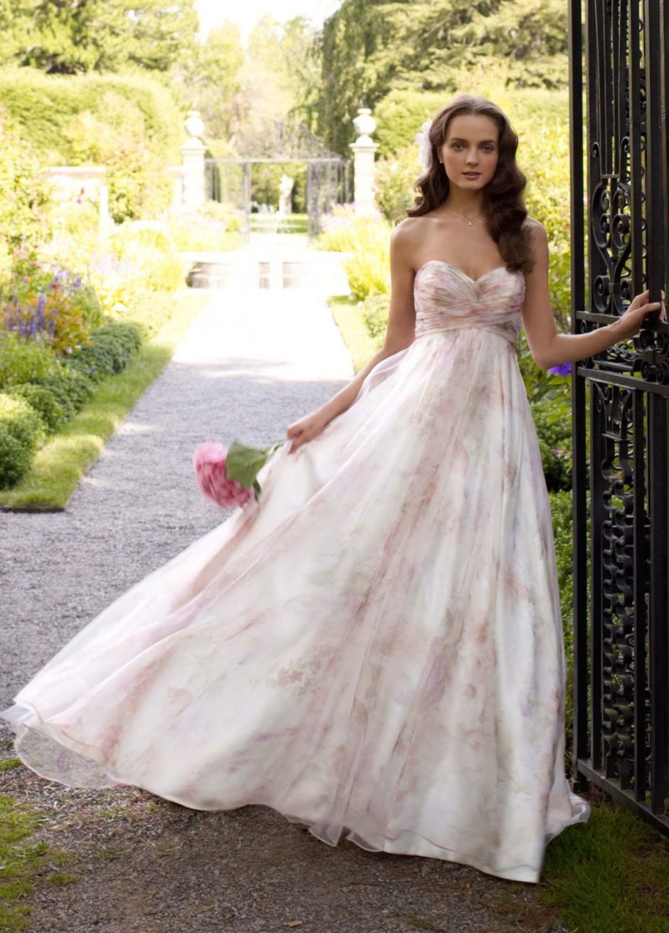 Свадебное платье с цветами тренд