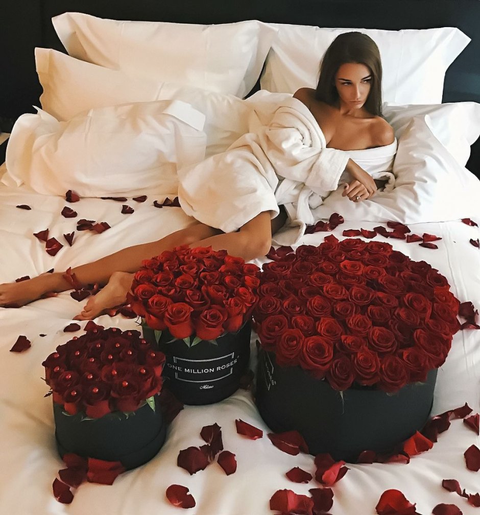 Цветы в кровать девушке