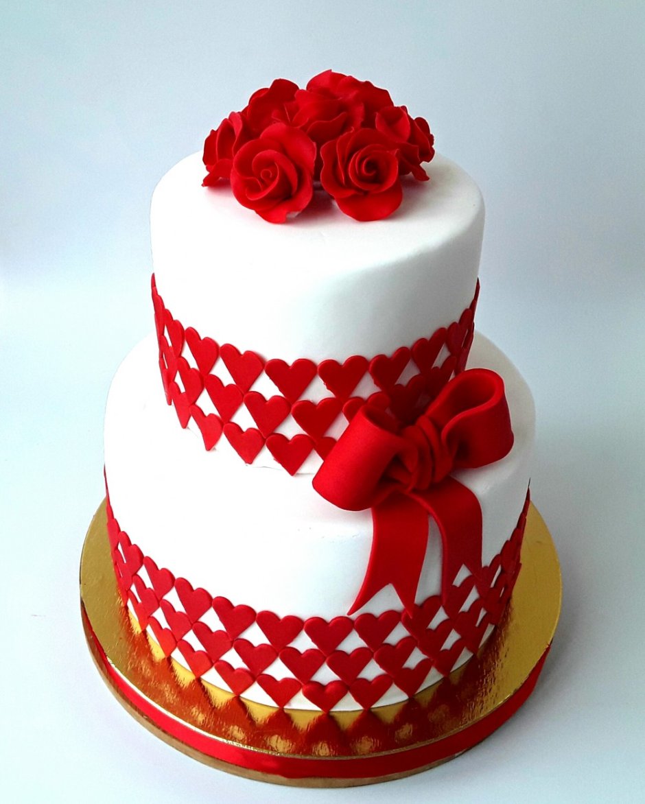 Двухъярусный торт красно белый
