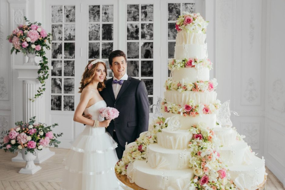 Свадебный торт с бусинами двухъярусный