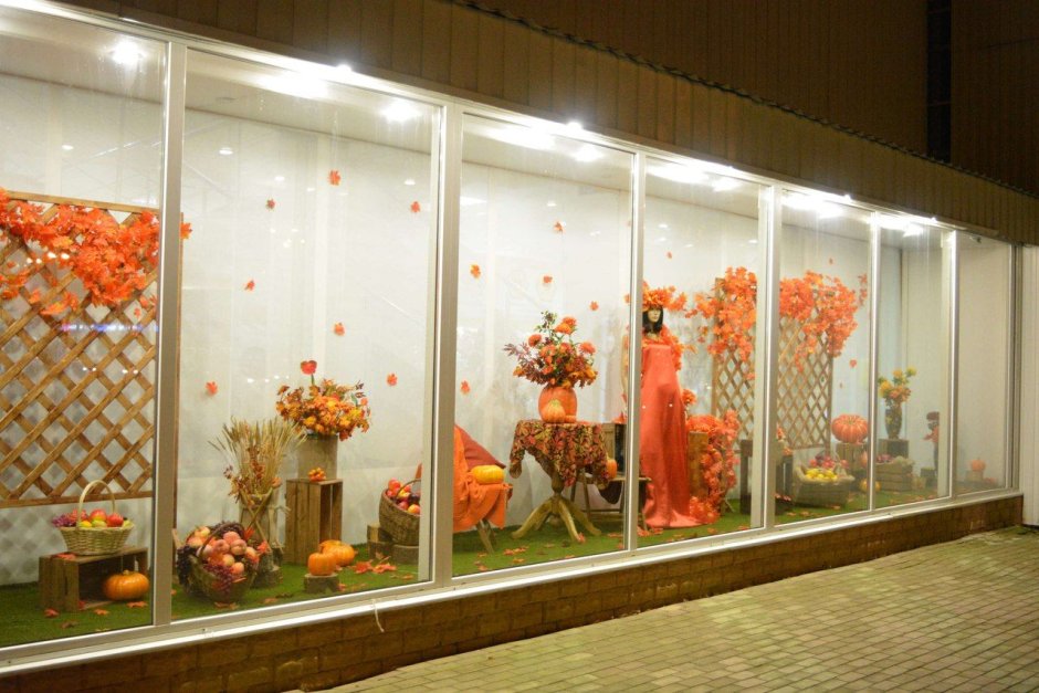 Осенняя витрина магазина