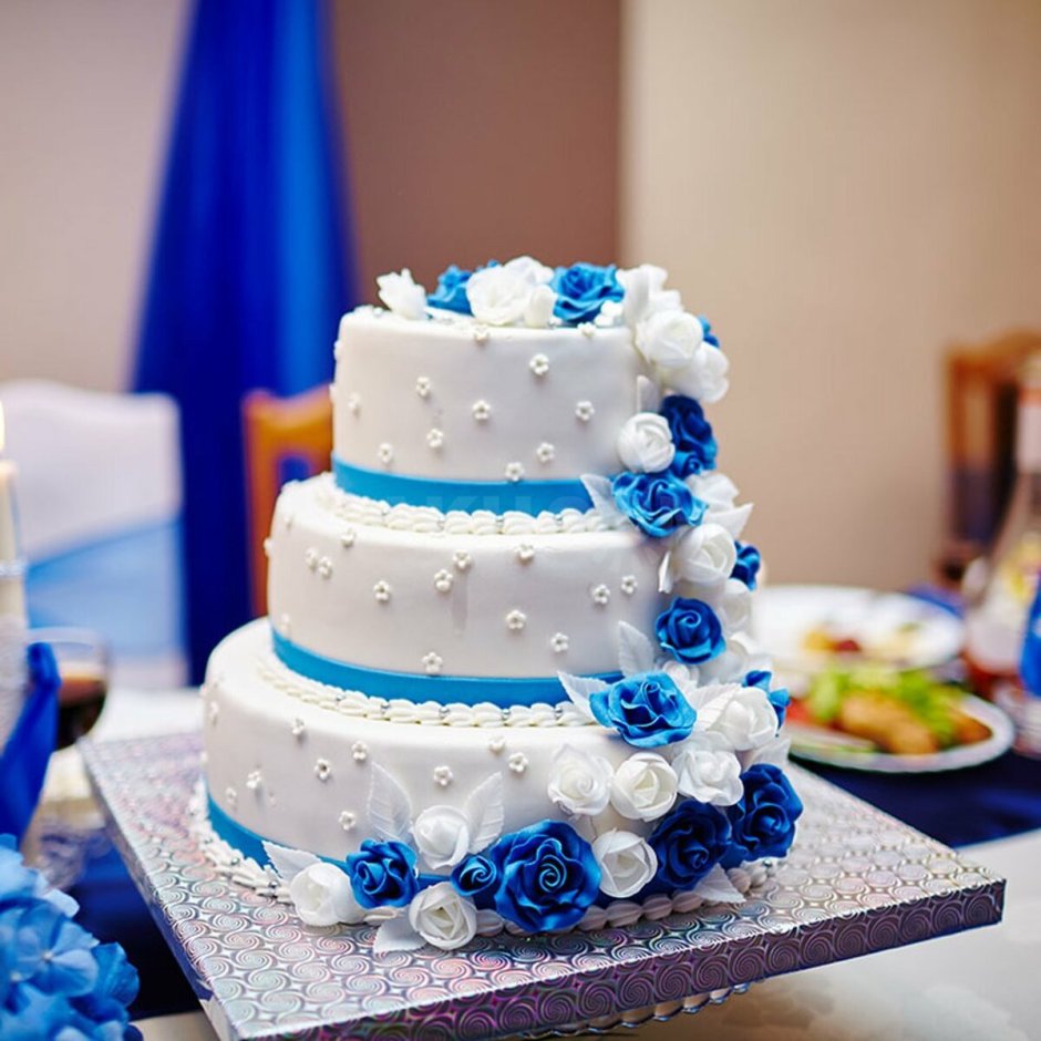 Свадебный торт со стразами