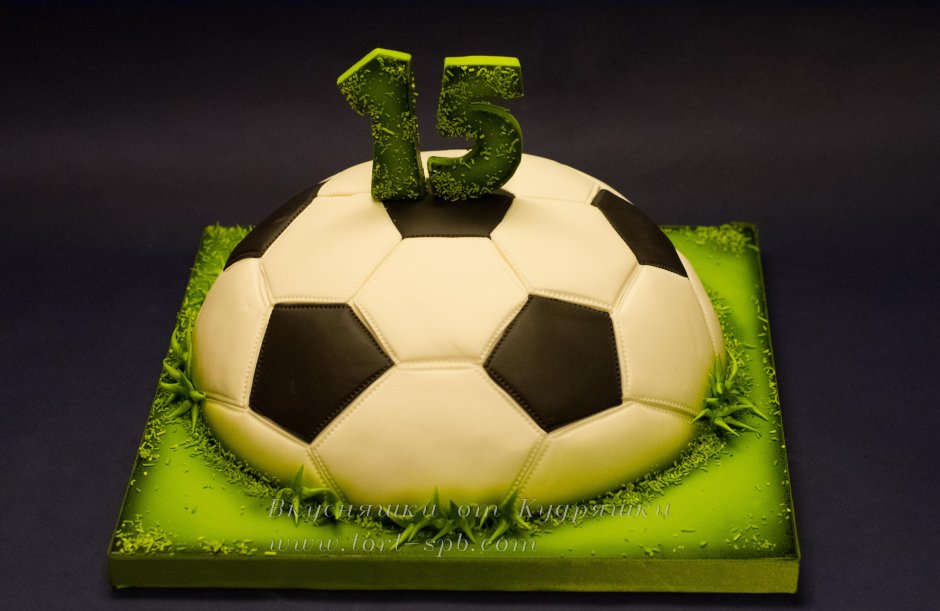 Торт для любителя футбола