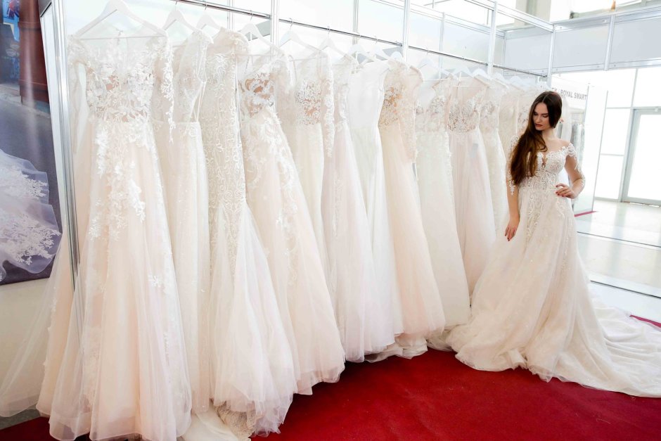 Выставка свадебных платьев