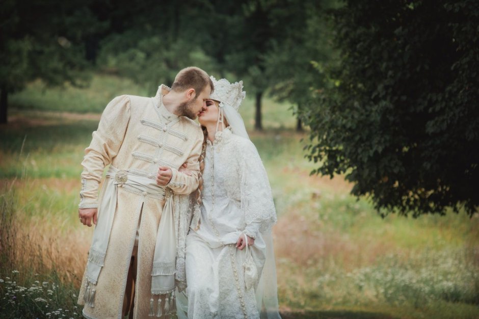 Свадебный традиционный русский наряд