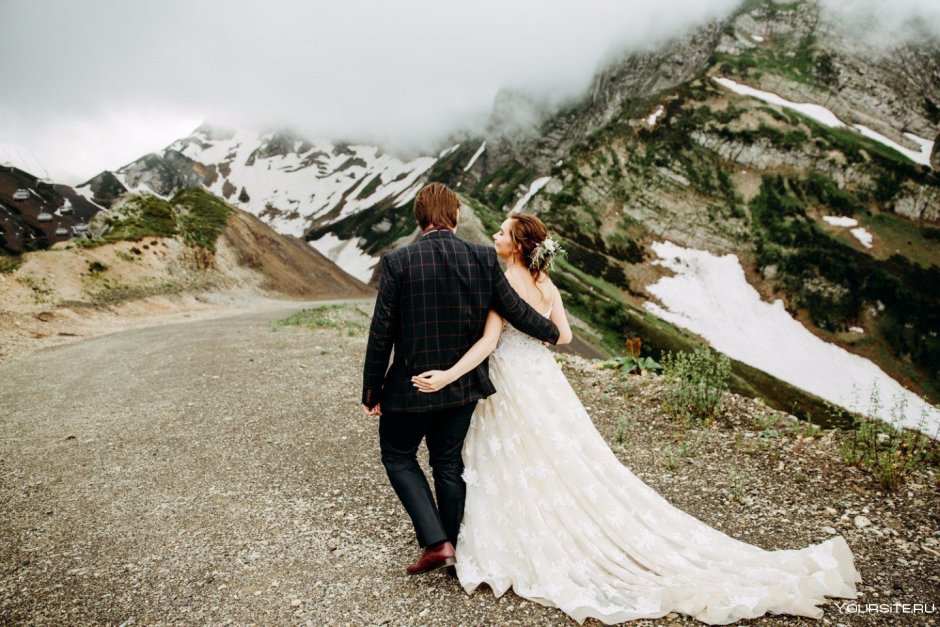 Свадебное платье в горах