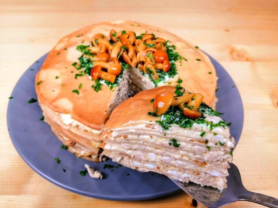 Закусочный блинный торт с грибами