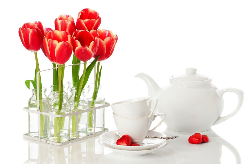 Чайный сервиз с цветами тюльпаны