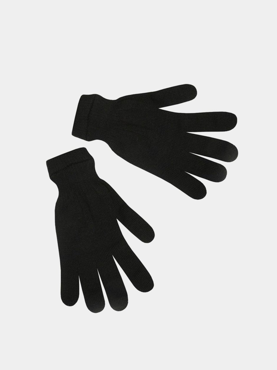 Мужские руки в перчатках
