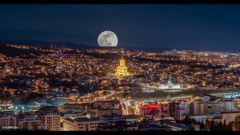 Новогодний праздник Тбилиси Руставели