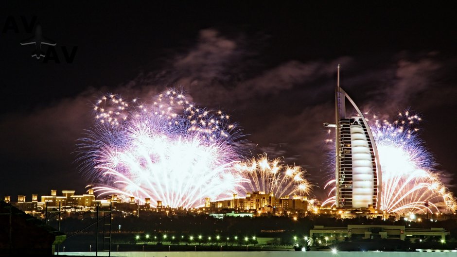 Новый год в ОАЭ Бурдж Аль араб фейерверк