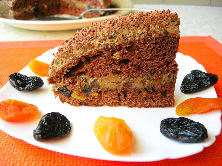 Торт с курагой и черносливом и орехами