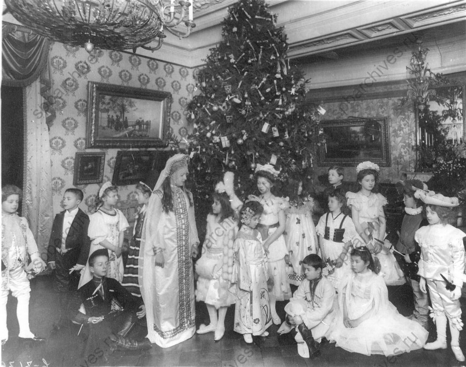 Царская семья Романовых на празднике Рождества Христова