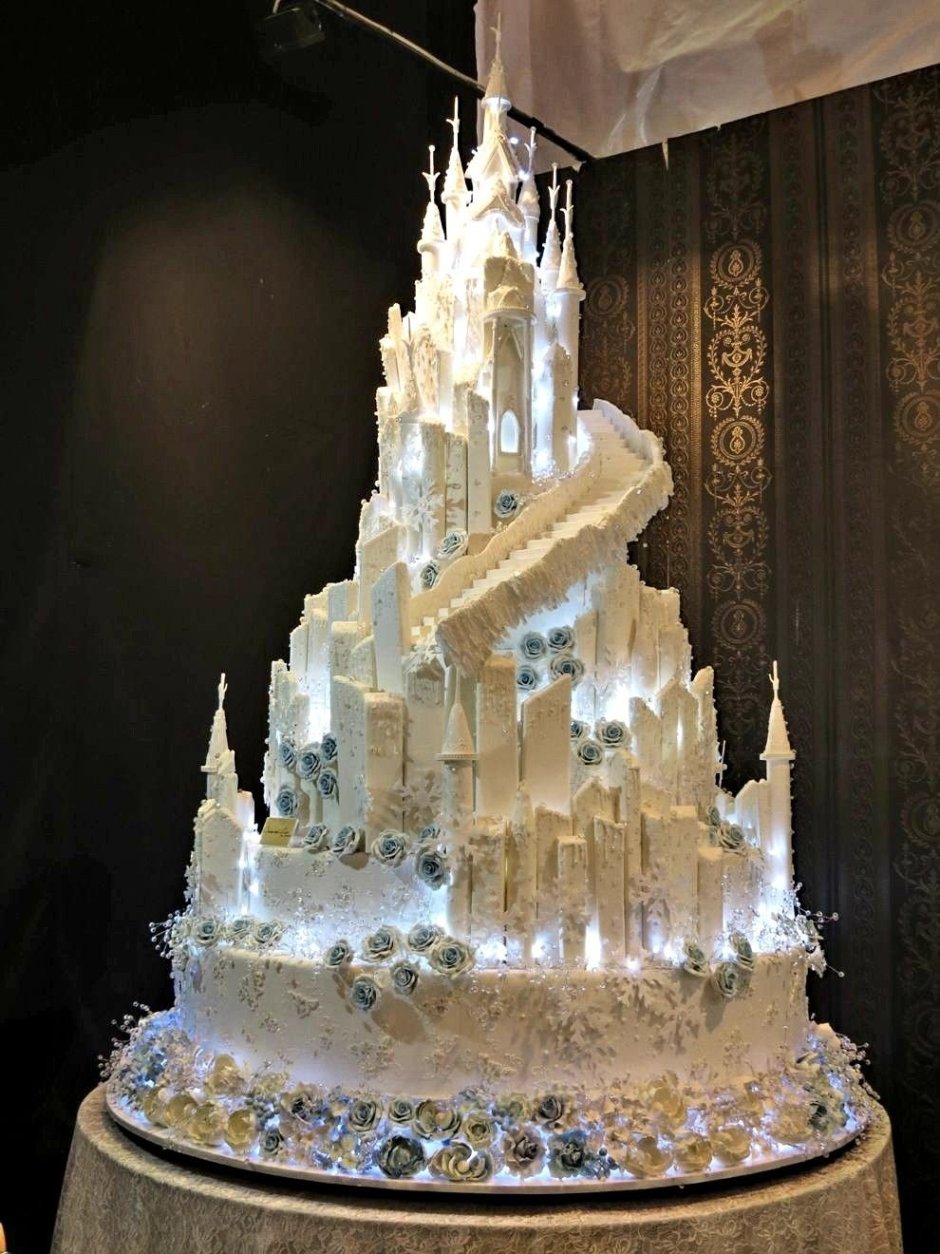 Свадебный торт большой необычный