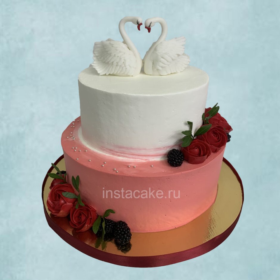Свадебный торт шоколадный с лебедями