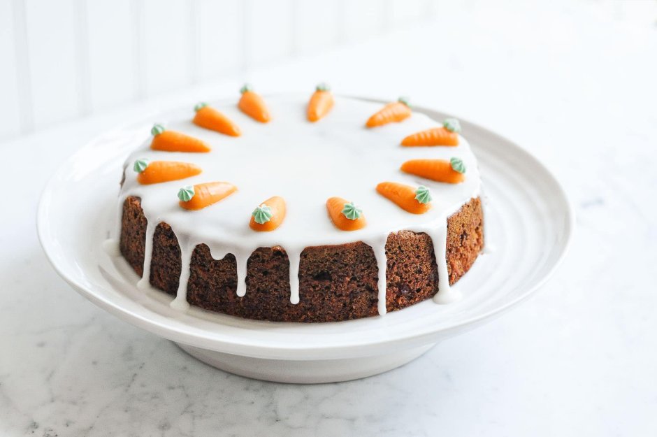 Современный декор морковного торта