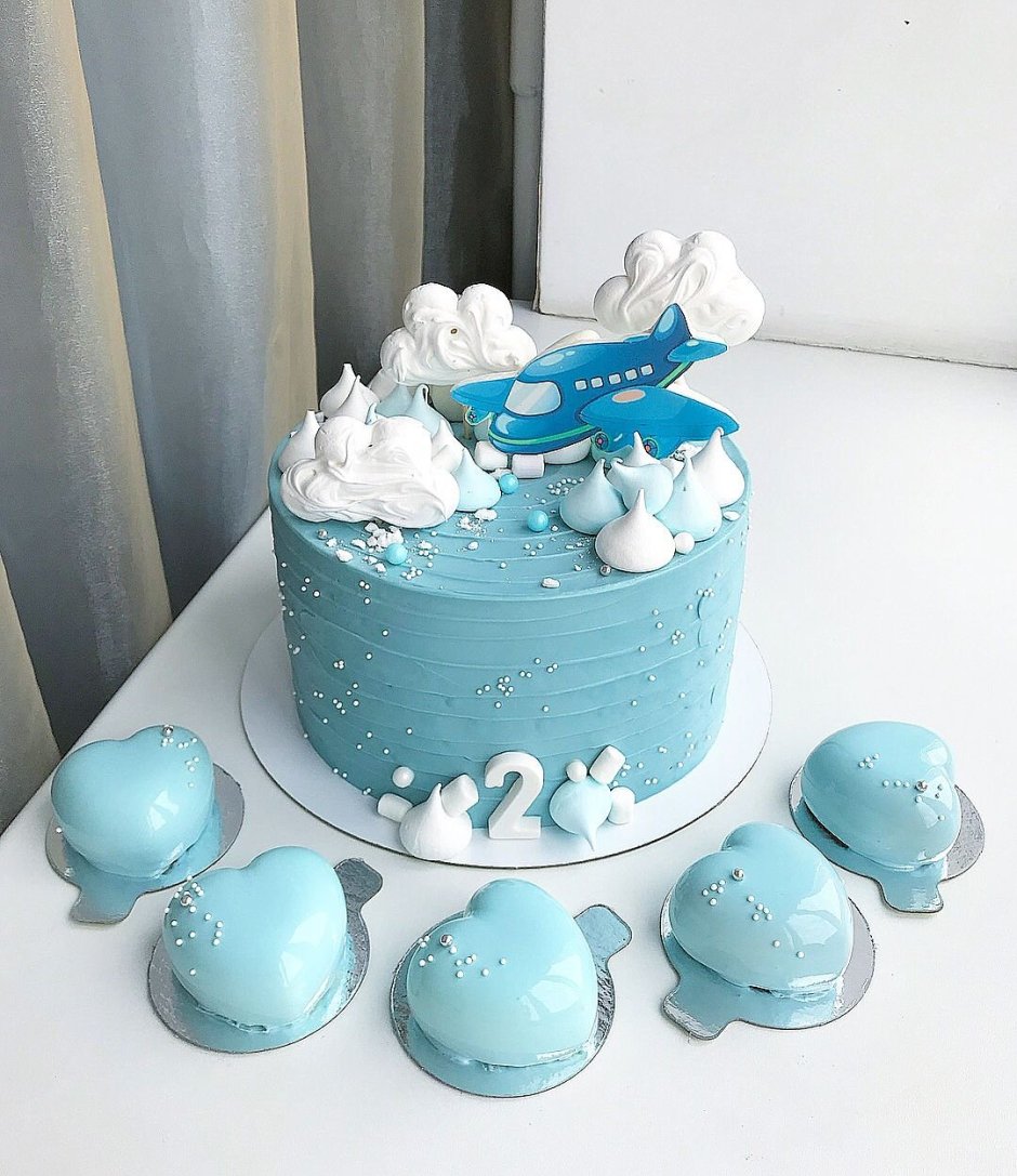 Торт бело голубой детский