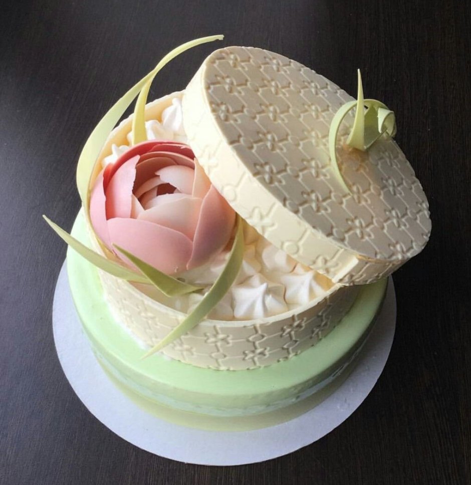 Овальный торт