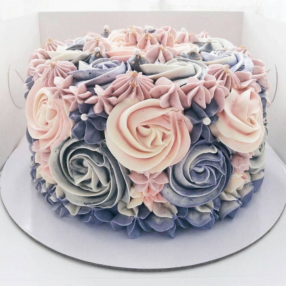 Мужской торт с кремовыми цветами