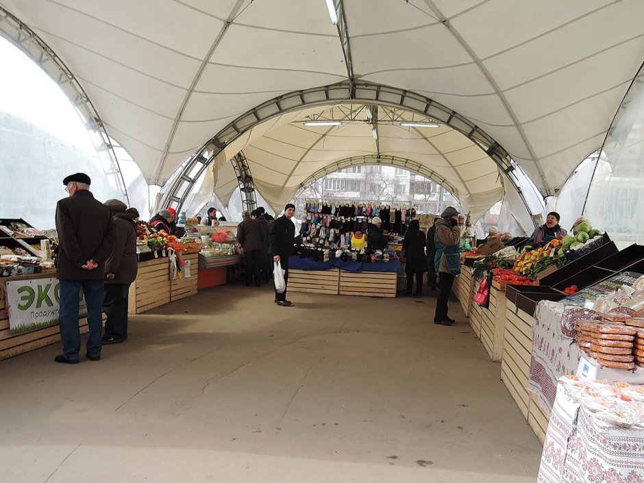 Рынок в Кузьминках Москва юных Ленинцев