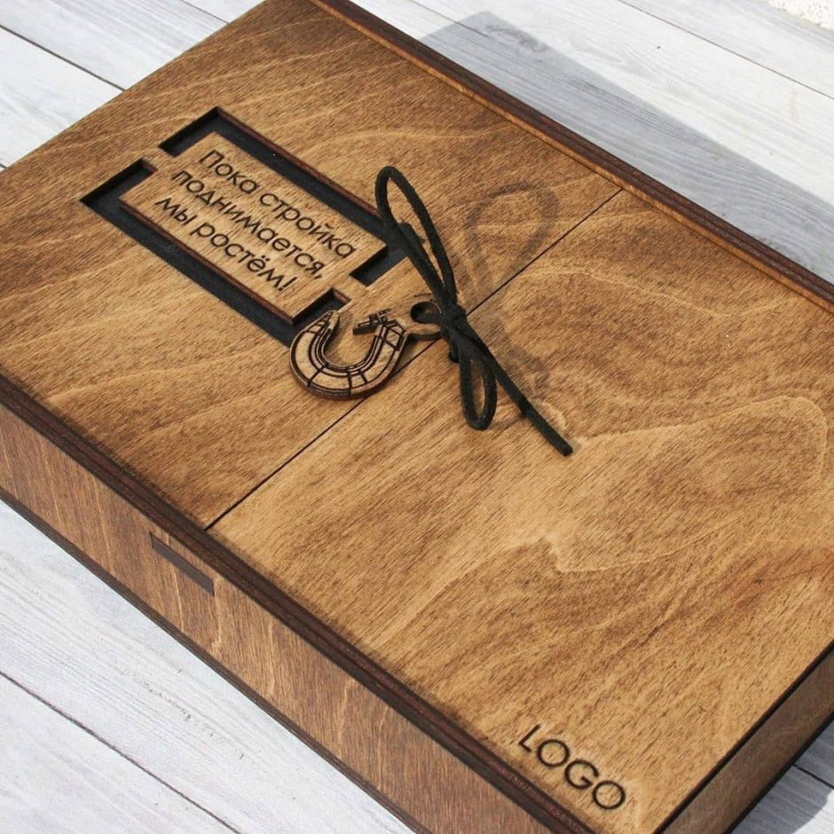 Деревянная коробка для подарка мужчине