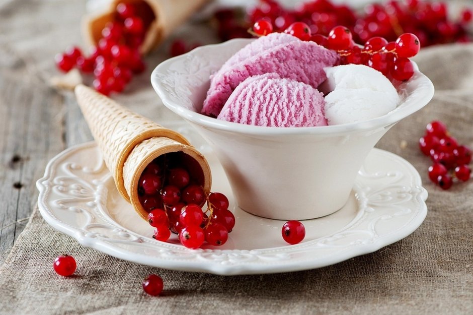 Мороженое с ягодами