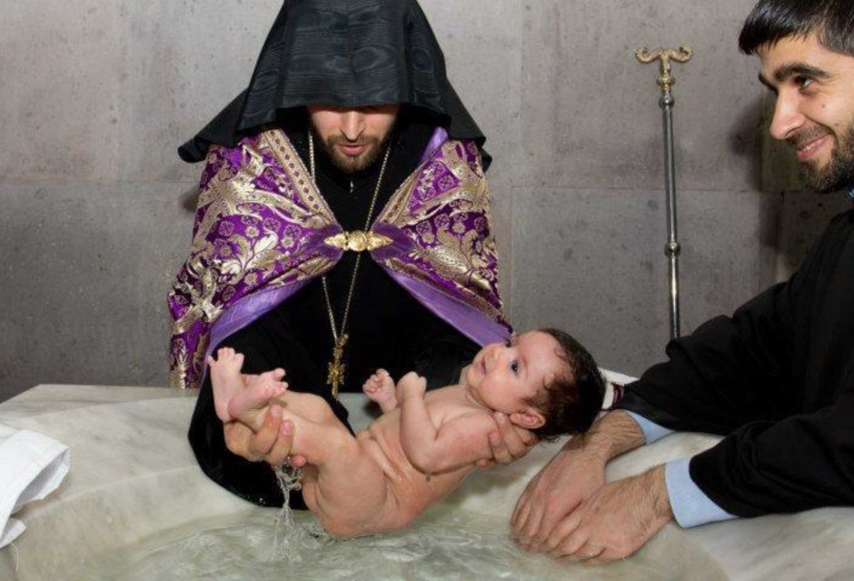Дети в армянской церкви