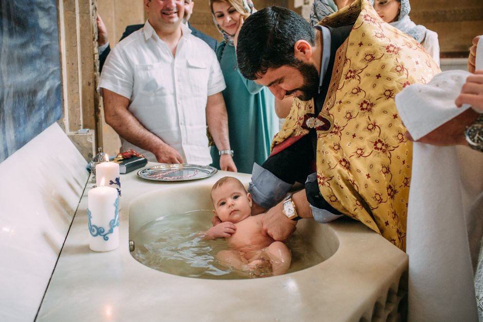 Крещение детей в Армении