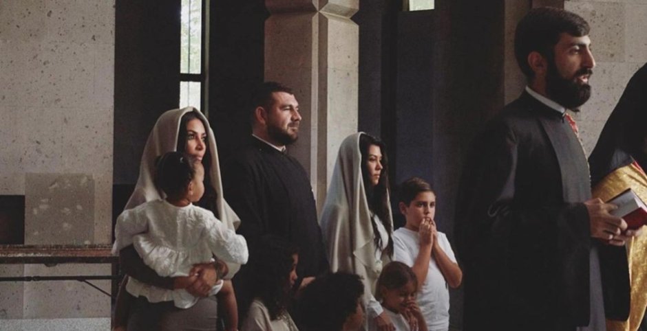 Ким Кардашян крестила детей