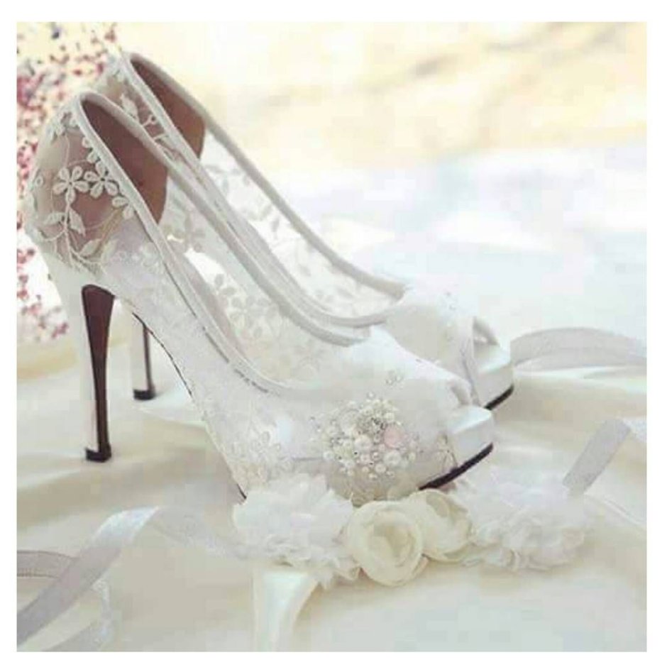Свадебные туфли для жениха белые