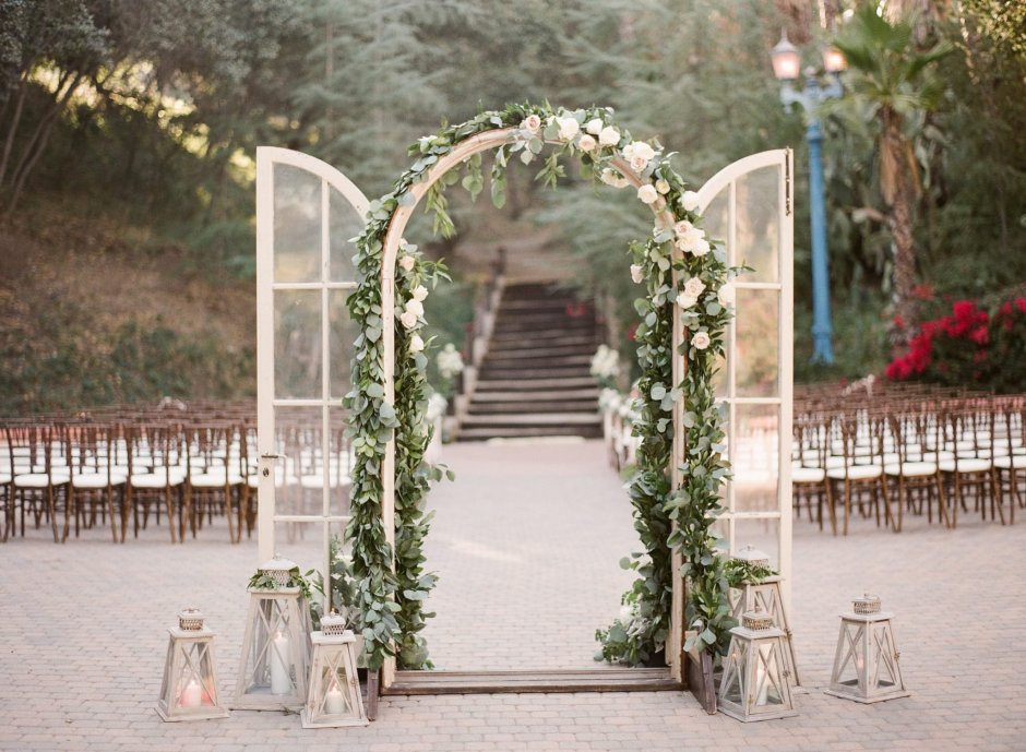 Свадебная арка в классическом стиле