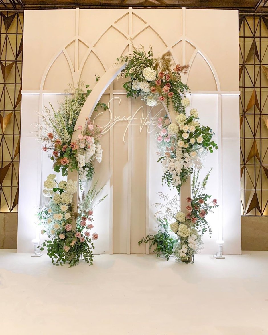 Свадебная арка в помещении