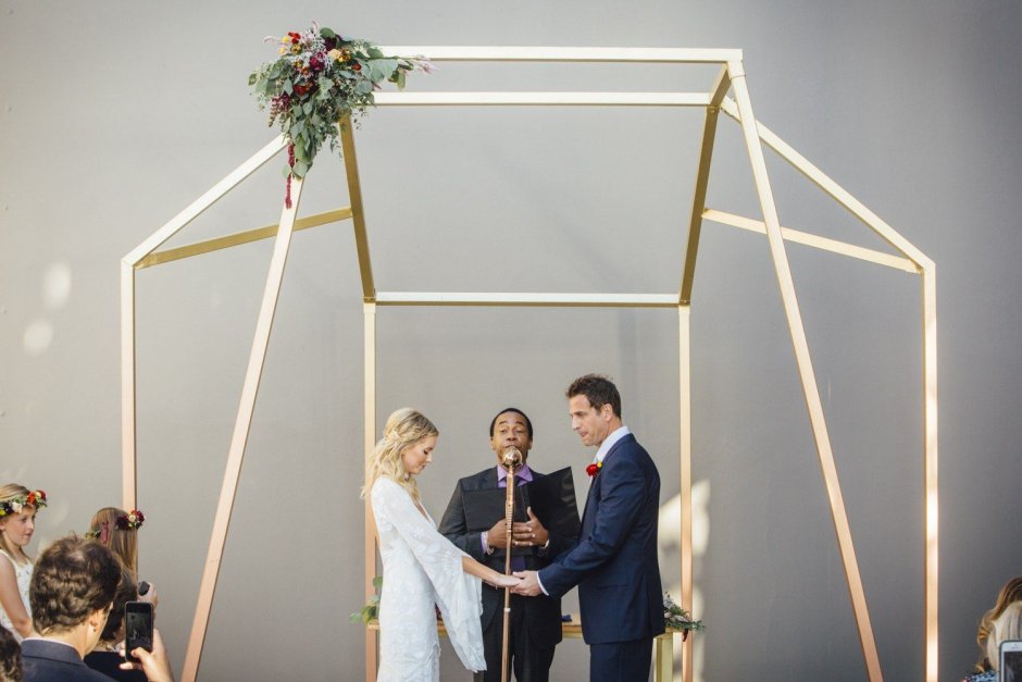 Треугольная арка на свадьбу