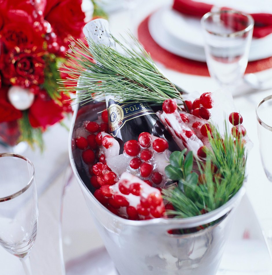 Новогоднее украшение красные ягоды