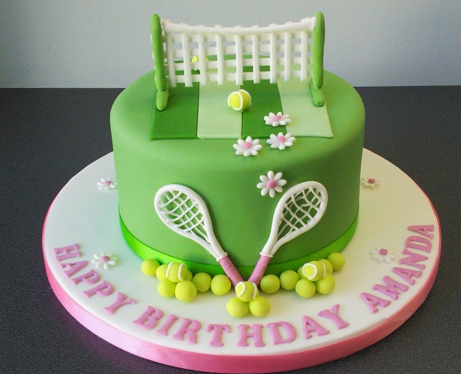Торт в виде ракетки для большого тенниса