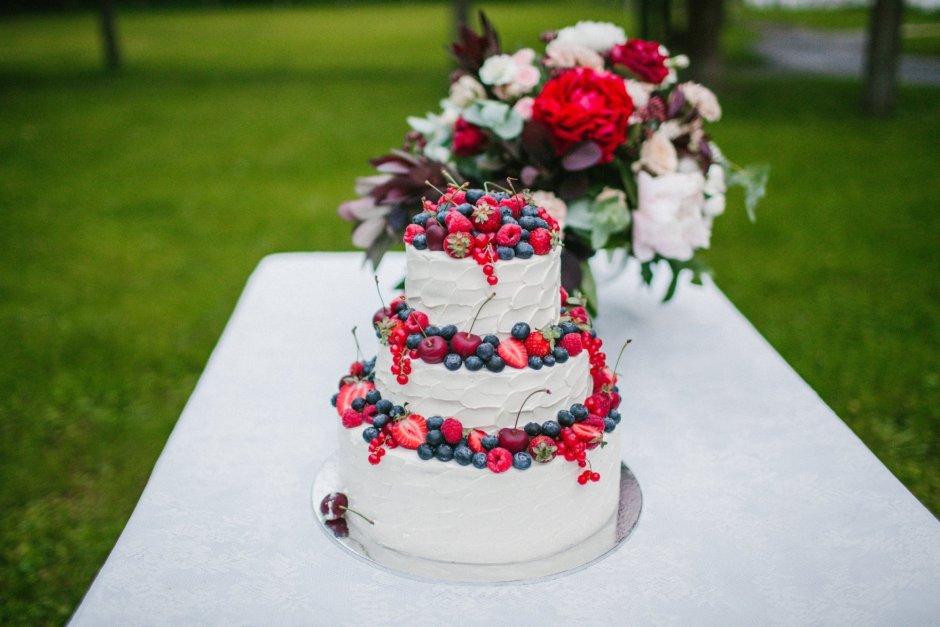 Несколько тортов на свадьбу