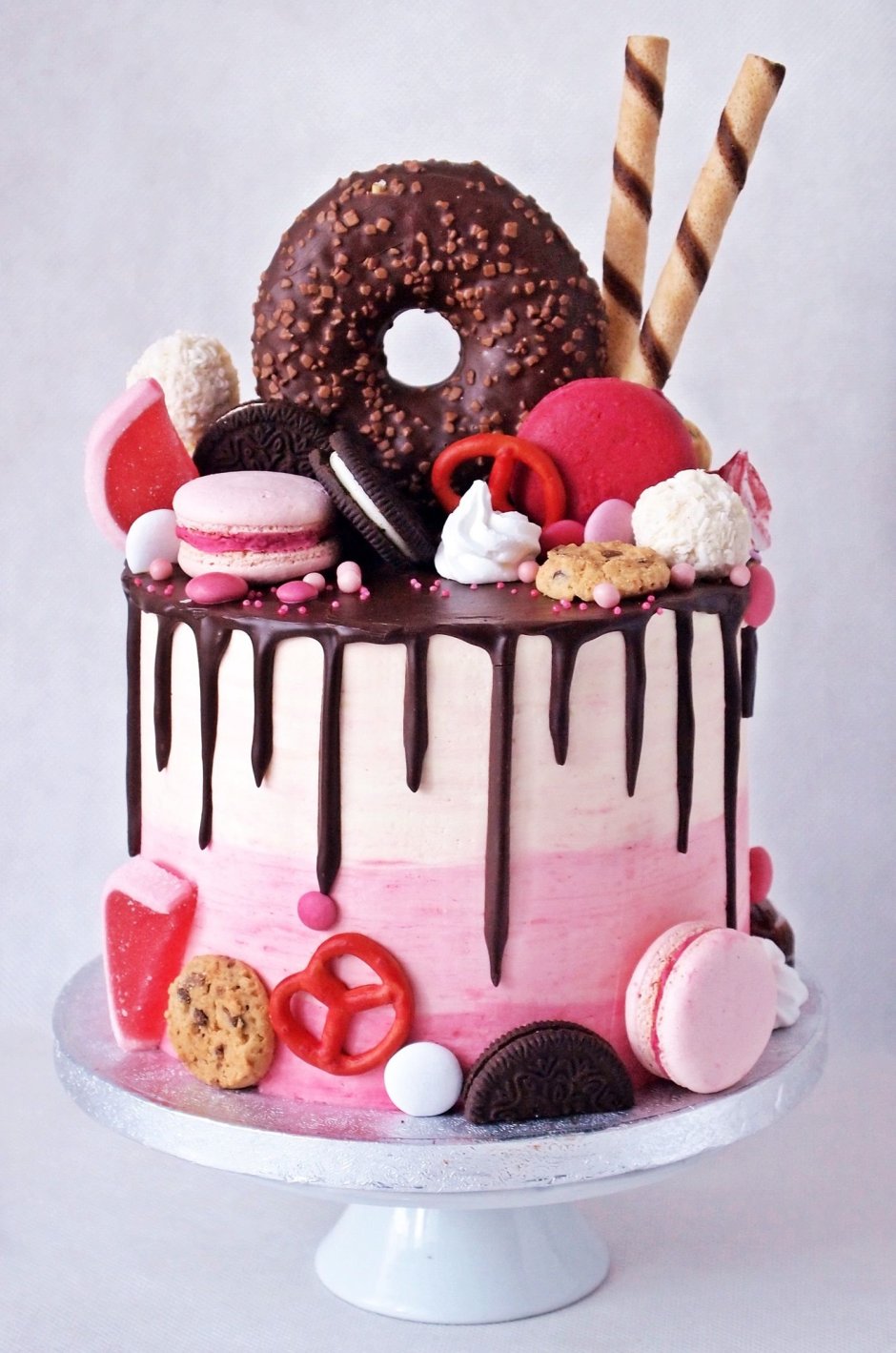 Декор торта сладостями для девочки
