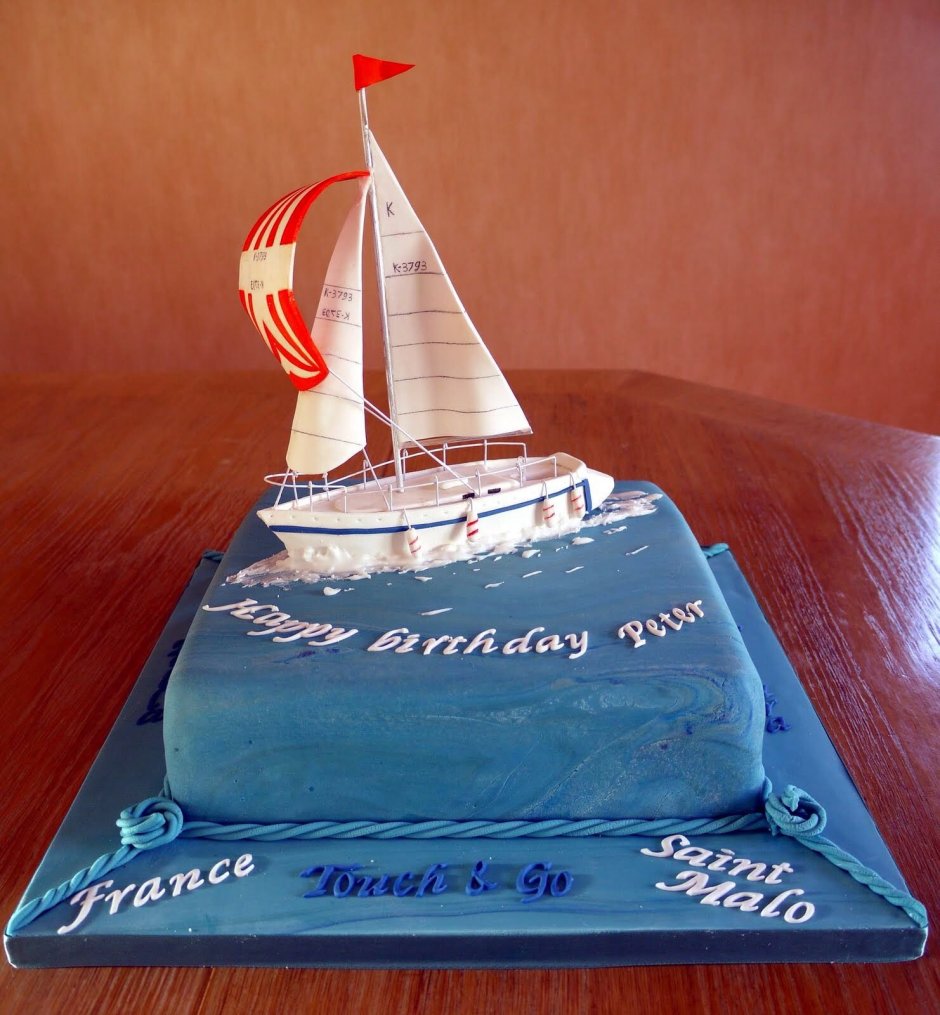 Торт в виде лодки