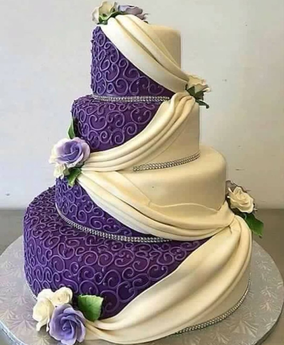 Свадебный торт фиолетового цвета