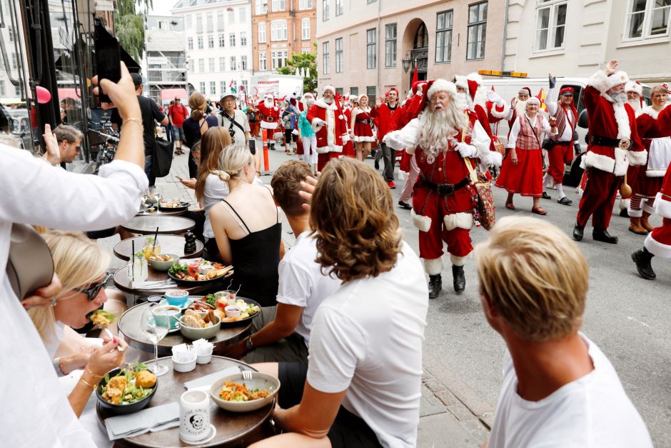 Парад Санта Клаусов в Дании