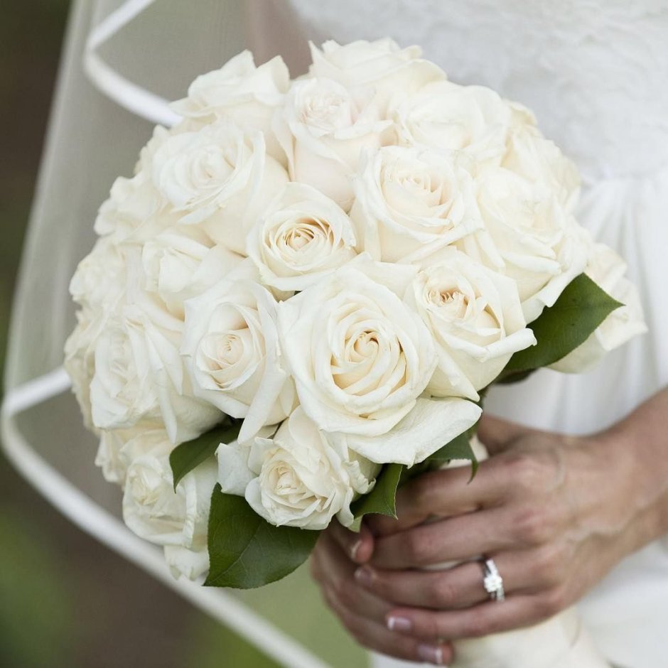 Свадебный Монобукет из белых роз