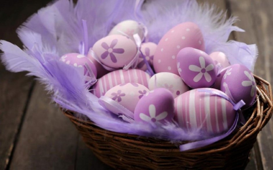 Фиолетовые пасхальные яйца