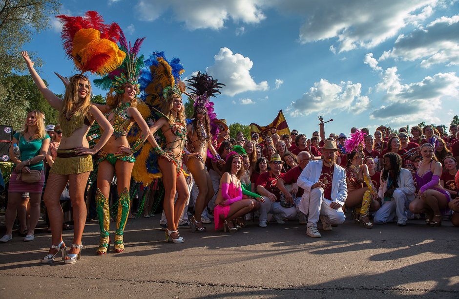 Бразильский карнавал в Измайловском парке