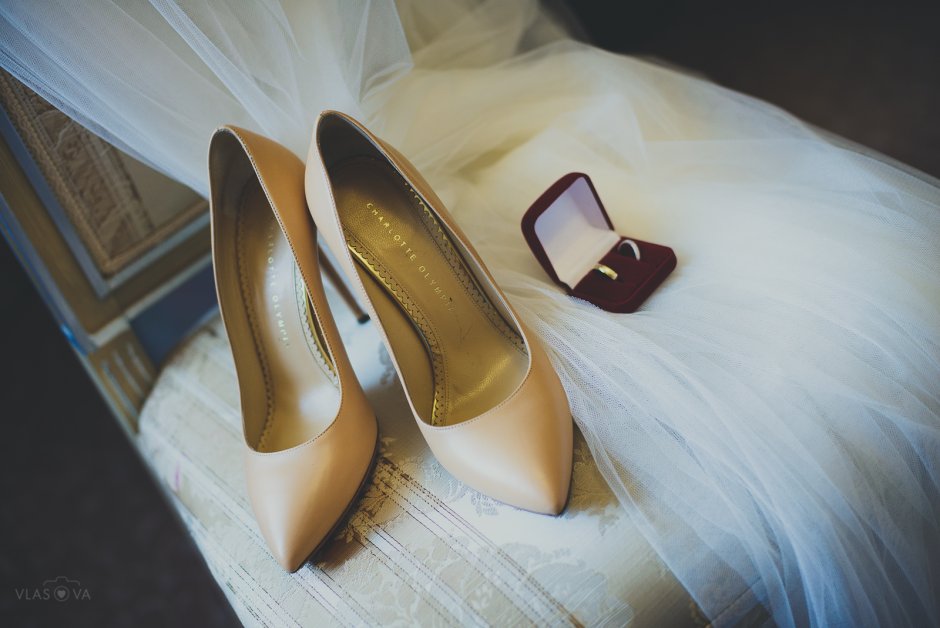Туфли под свадебное платье миди