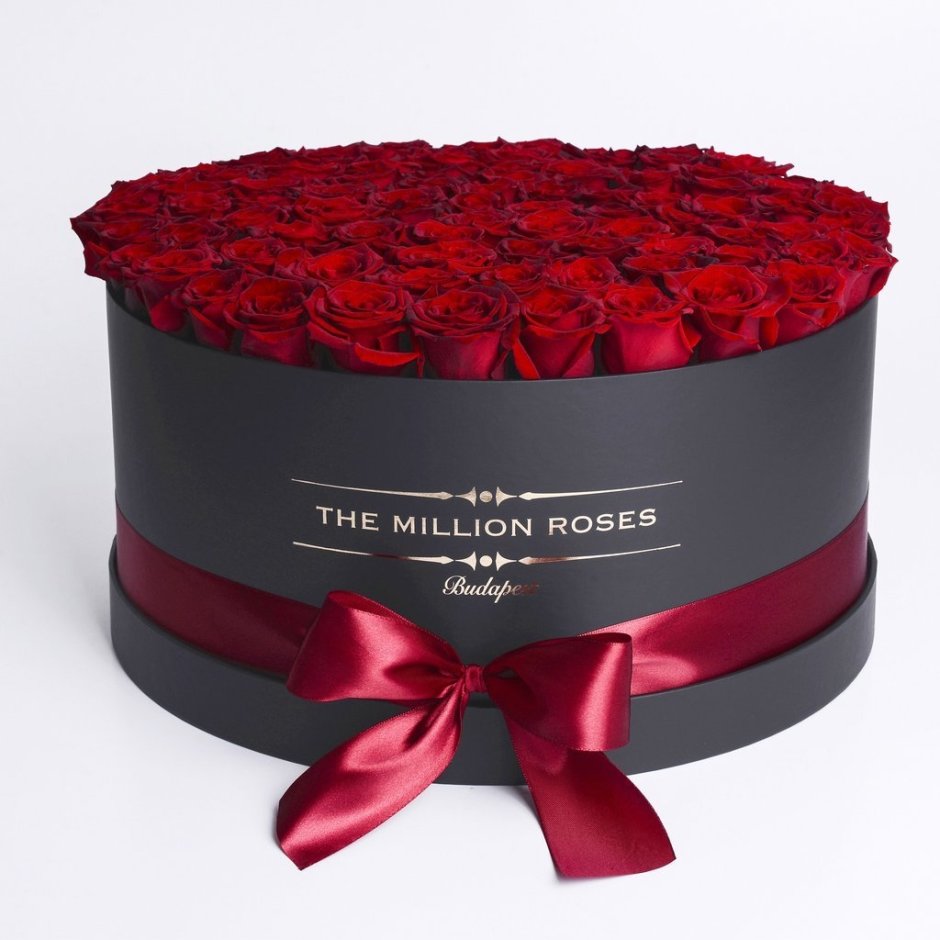 Красные розы в круглой коробке