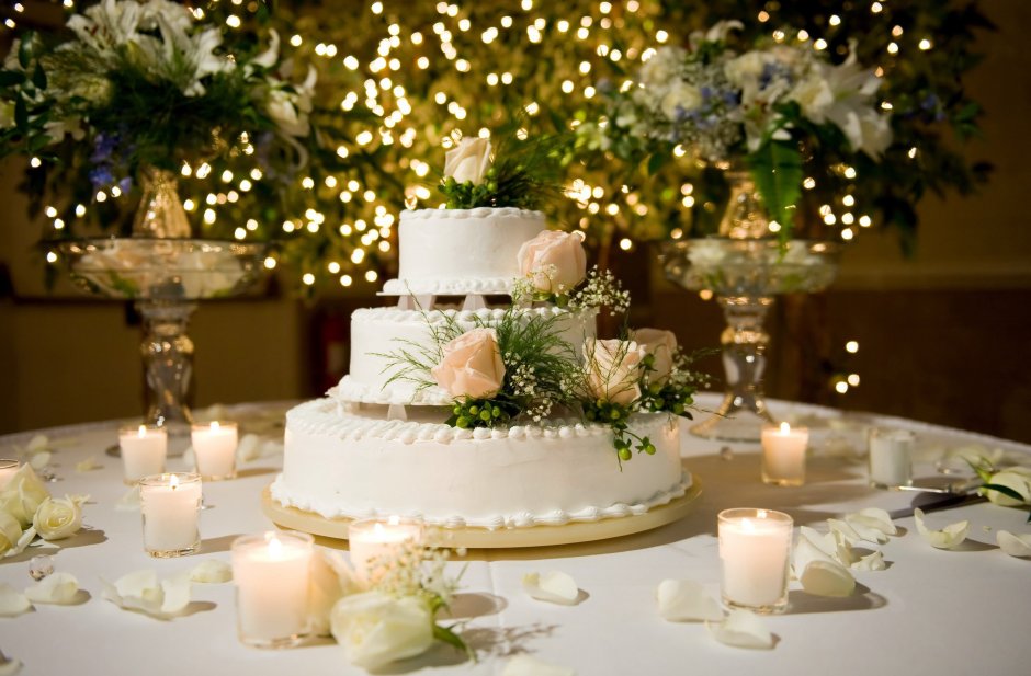 Украшение стола для торта на свадьбу