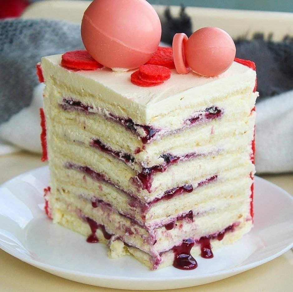 Бисквитный торт с меренгой