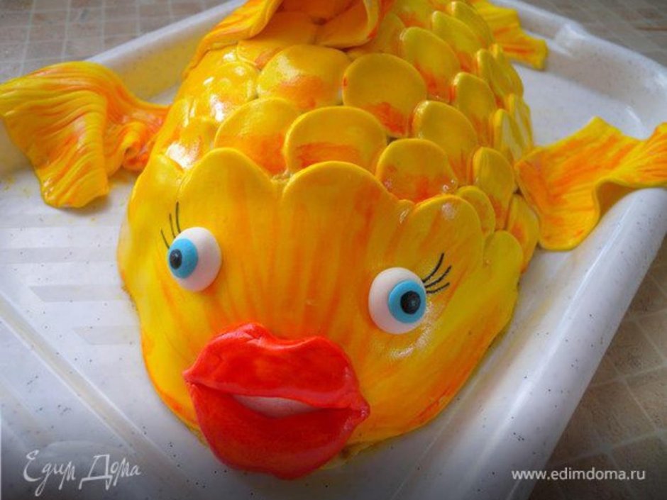 Золотая рыбка из мастики