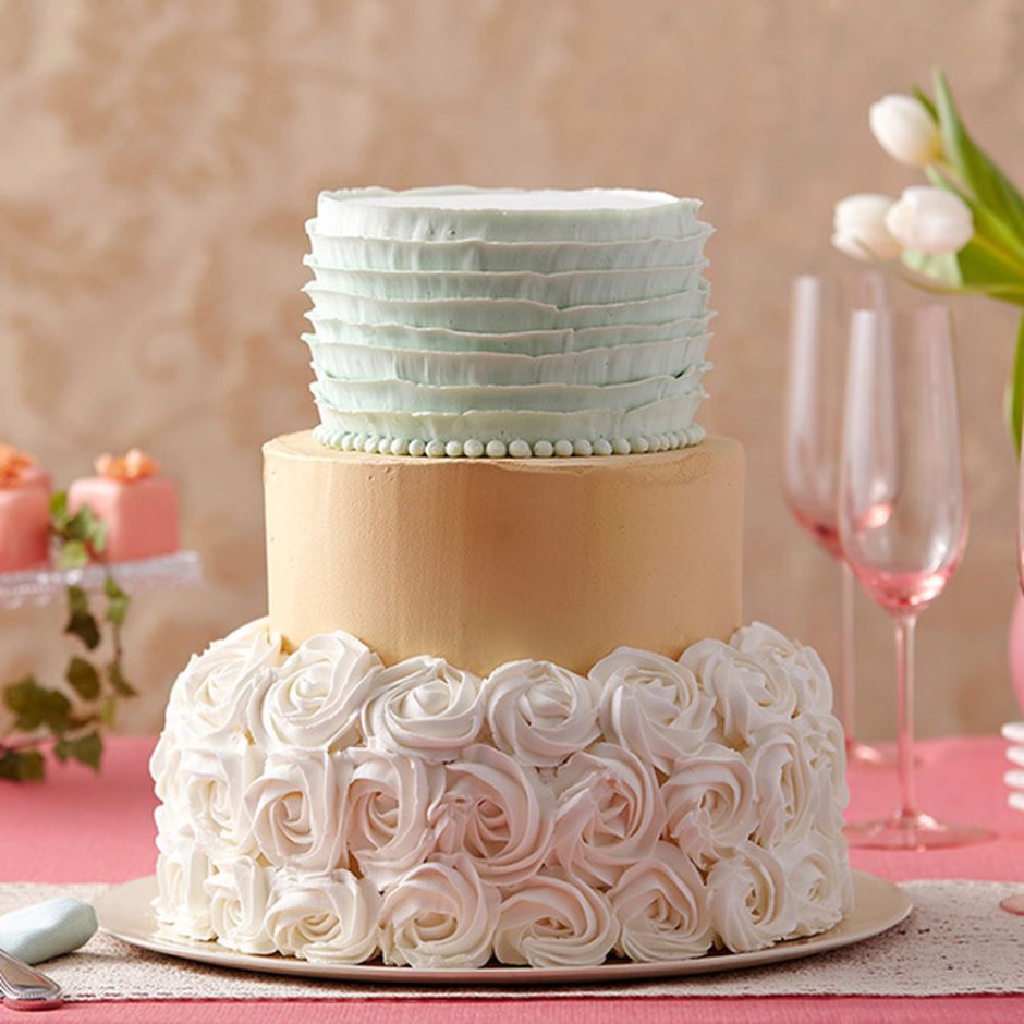 Украшение свадебного торта кремом