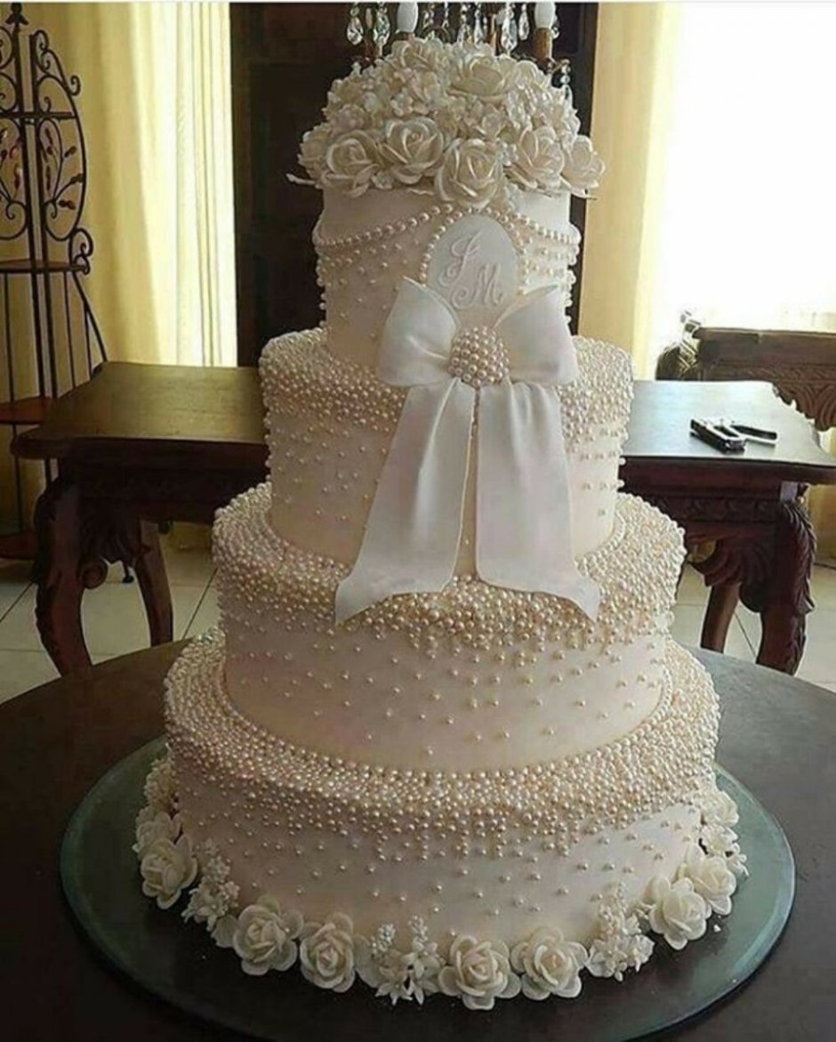 Свадебный торт белый большой